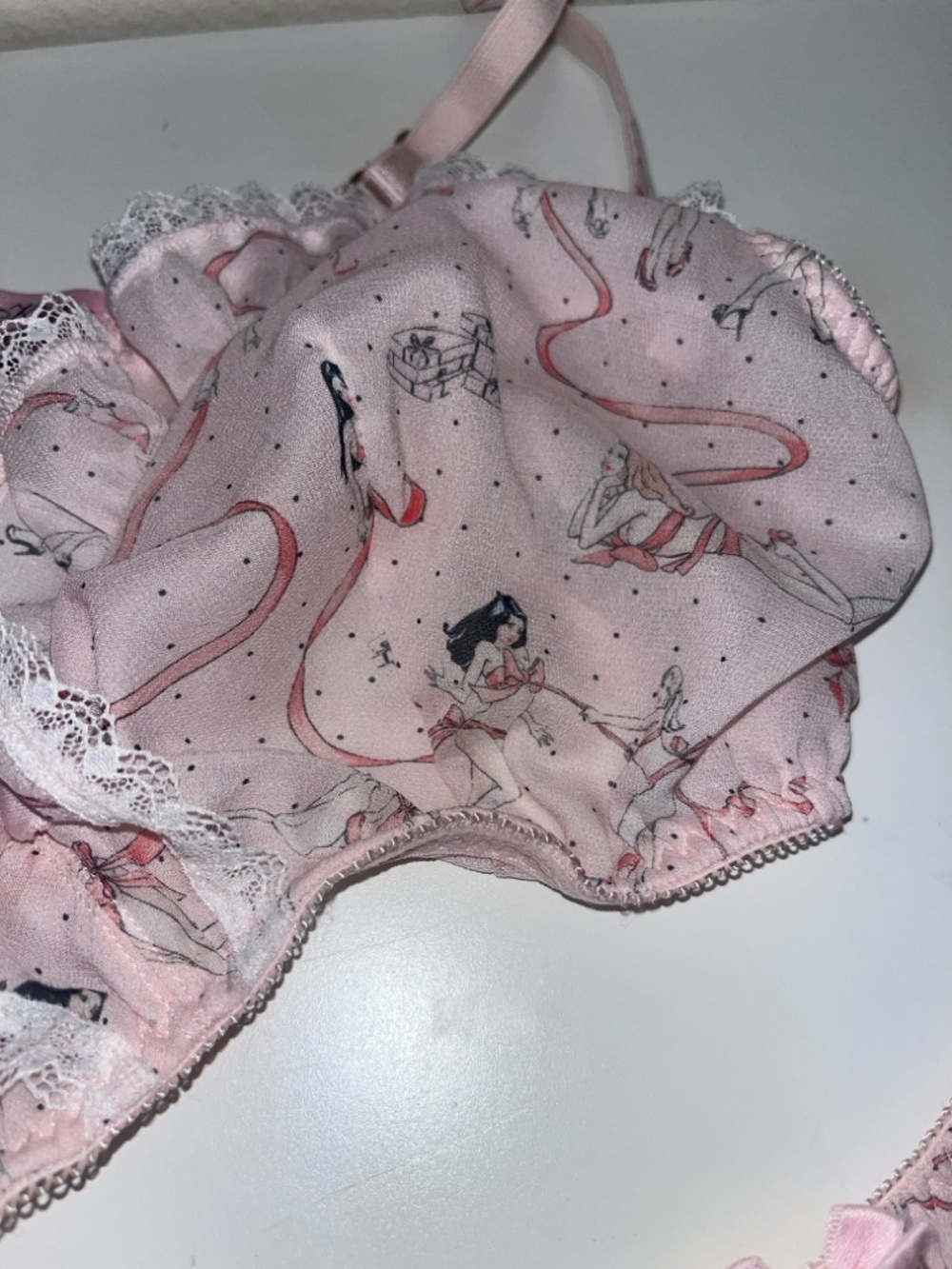 Agent Provocateur Cinta Bra 4 (36D) - Picture 3 of 7
